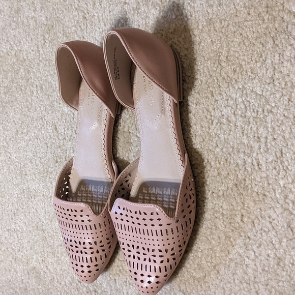 Isaac Mizrahi Flats - Picture 3 of 6